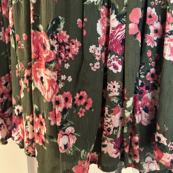 H.I.P Flowy Green Tank - Picture 3 of 7